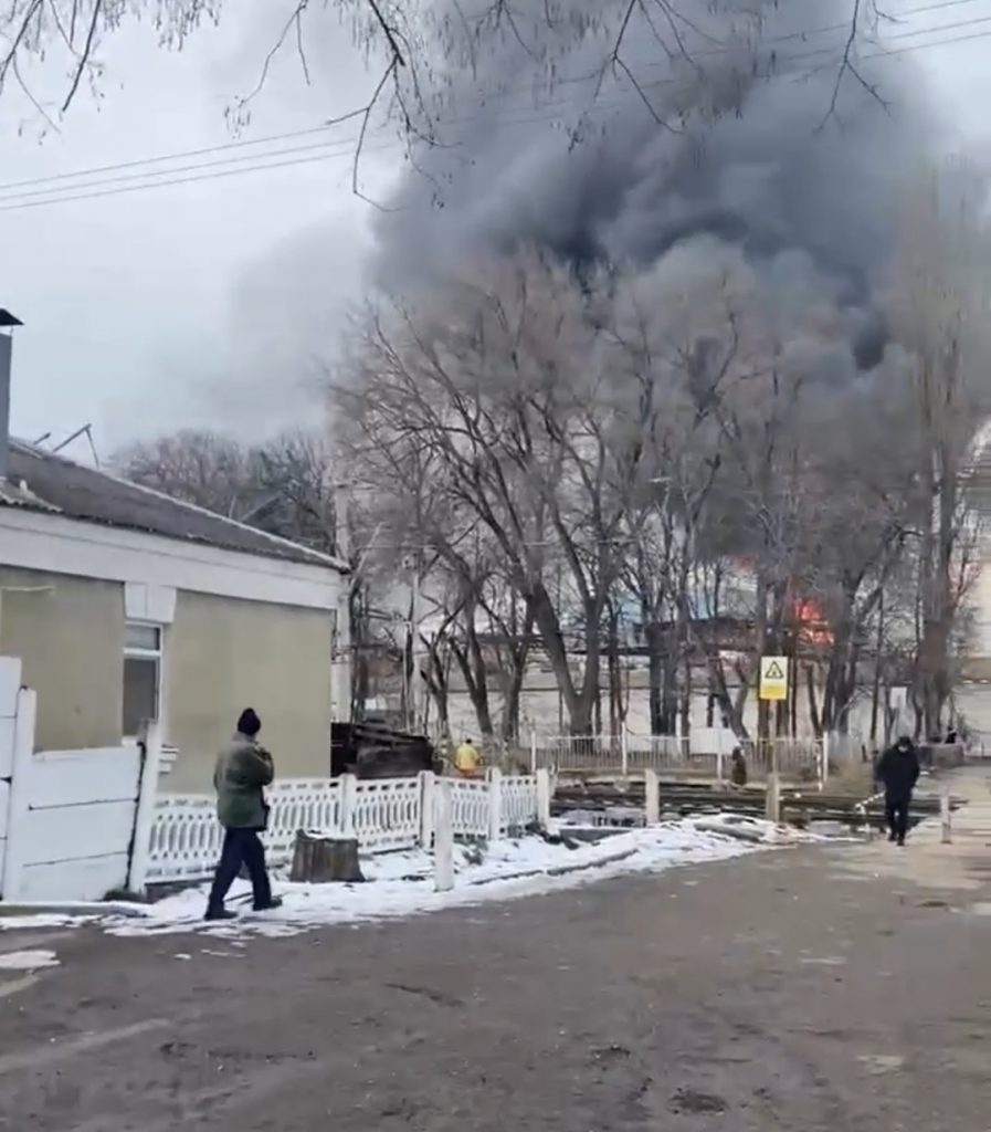 Сильный пожар на хладокомбинате в Пятигорске
