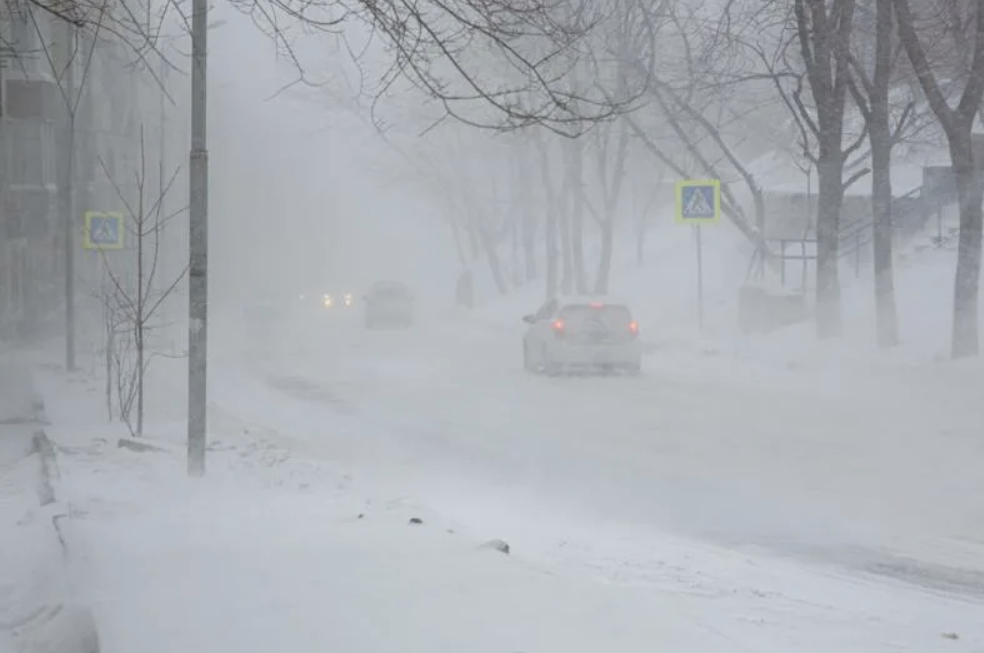 На Ставрополье водителей просят воздержаться от дальних поездок из-за снежной стихии 