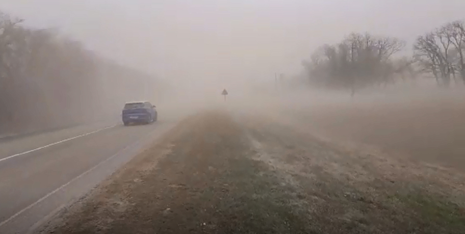Пыльная буря бушует в Красногвардейском округе 