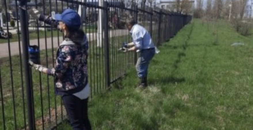 Городские кладбища Ставрополя очистили от мусора  