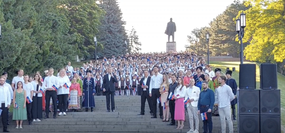 В Пятигорске спели гимн страны вместе с Лещенко  