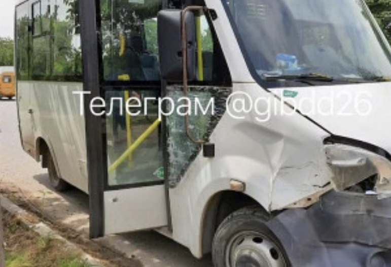 Пассажирка маршрутки получила травмы в аварии на Ставрополье  