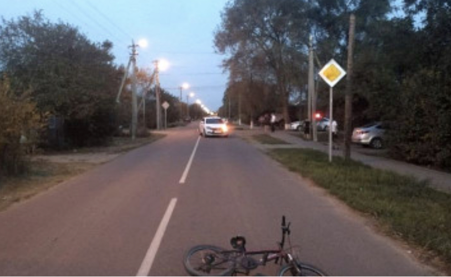На Ставрополье юный велосипедист попал под машину  