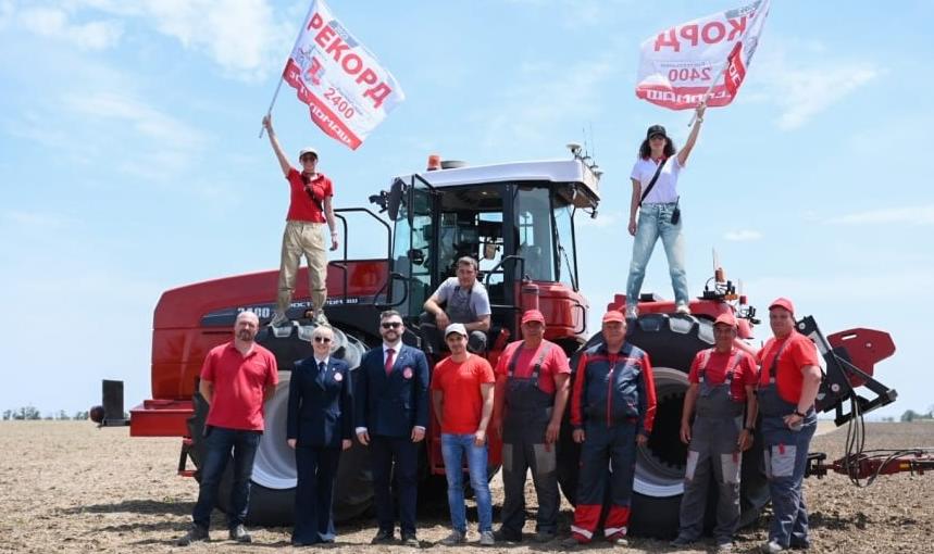 Рекорд России поставил трактор с автопилотом в Ставропольском крае