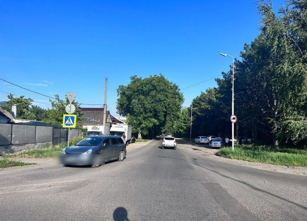 В Пятигорске водитель иномарки совершил наезд на пешехода на нерегулируемом пешеходном переходе