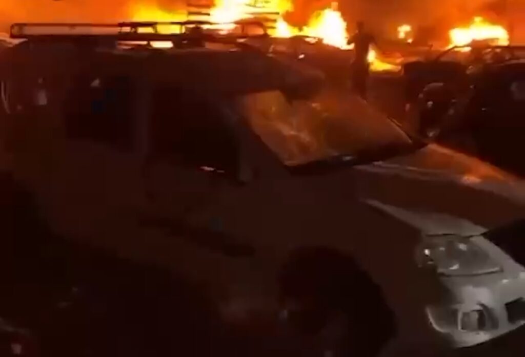 Взрыв произошел в здании автосервиса в районе ТЦ "Глобус"