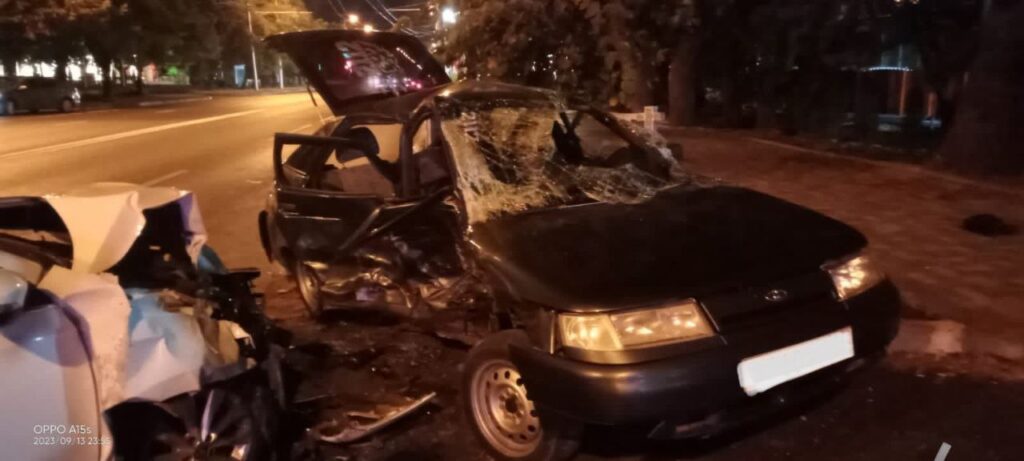 В Ставрополе нарушение очередности проезда злостным нарушителем ПДД привело к столкновению автомобилей, в котором пострадали 4 человека