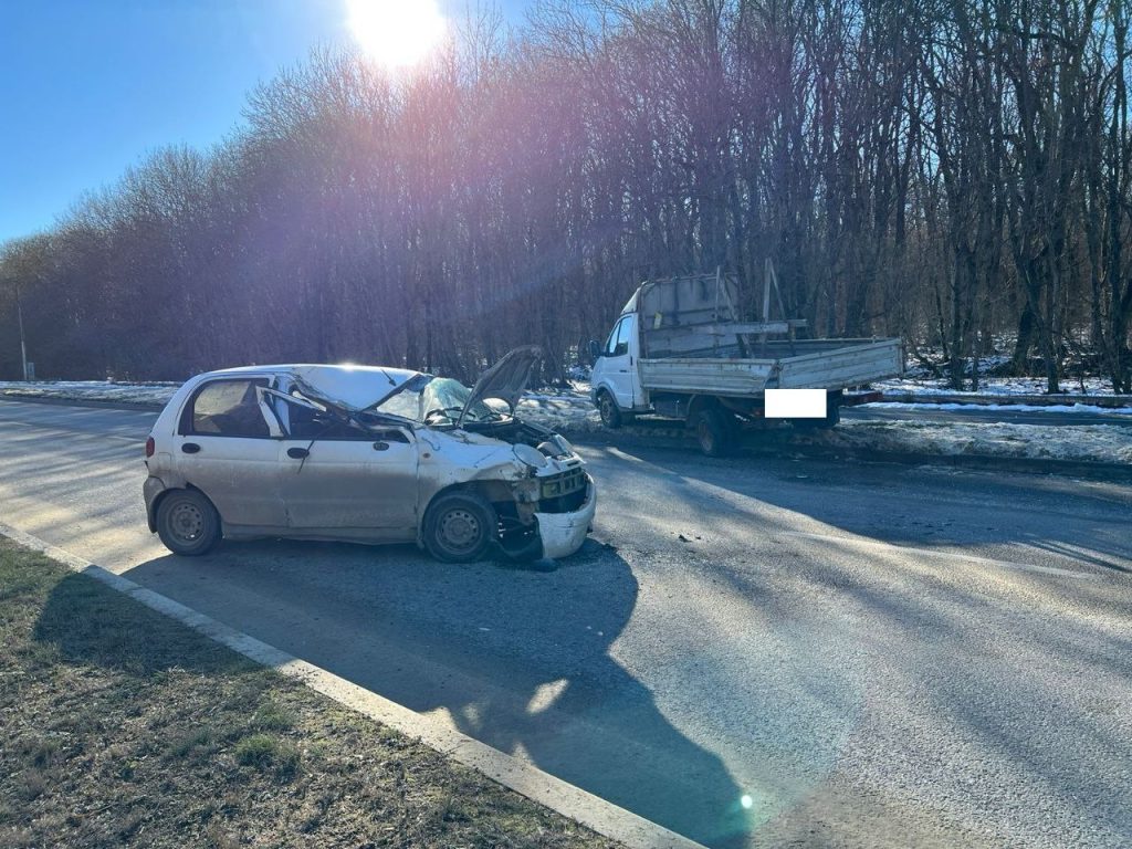 В Ставрополе невнимательный водитель совершил наезд на стоящее транспортное  средство | 22.12.2023 | Минеральные Воды - БезФормата